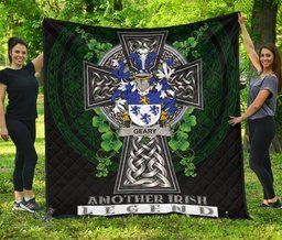 ScotsTee Shop Irish Geary or O'Geary Coat of Arms Family Crest Ireland Quilt Ireland Legend Quilt