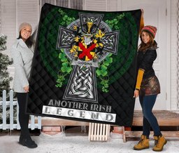 ScotsTee Shop Irish Giggins Coat of Arms Family Crest Ireland Quilt Ireland Legend Quilt