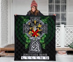 ScotsTee Shop Irish Giggins Coat of Arms Family Crest Ireland Quilt Ireland Legend Quilt