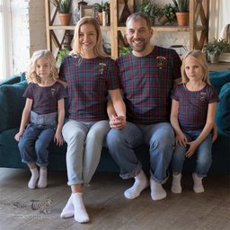 ScotsTee Shop Scottish Gordon Red Clan Crest Tartan T Shirt for Family Tartan Matching Family T Shirts