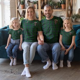 ScotsTee Shop Scottish Innes Hunting Clan Crest Tartan T Shirt for Family Tartan Matching Family T Shirts