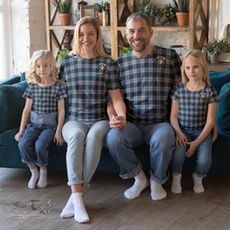 ScotsTee Shop Scottish Lindsay Dress Clan Crest Tartan T Shirt for Family Tartan Matching Family T Shirts