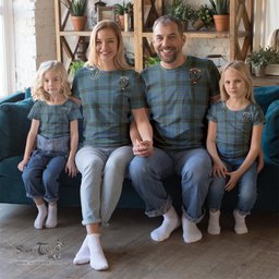 ScotsTee Shop Scottish MacInnes Ancient Clan Crest Tartan T Shirt for Family Tartan Matching Family T Shirts