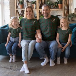 ScotsTee Shop Scottish Shaw of Tordarroch Green Hunting Clan Crest Tartan T Shirt for Family Tartan Matching Family T Shirts