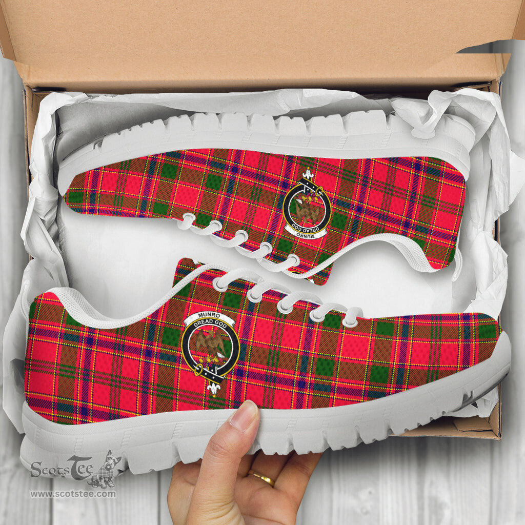 ScotsTee Shop Scottish Munro Modern Clan Crest Tartan Sneakers Tartan Casual Shoes