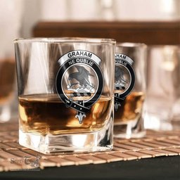 ScotsTee Shop Scottish Graham of Menteith Weathered Clan Crest Decanter Set Scottish Glass Decanter and Glasses in Thistle Wooden Box