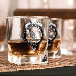 ScotsTee Shop Scottish Elliot Modern Clan Crest Decanter Set Scottish Glass Decanter and Glasses in Thistle Wooden Box