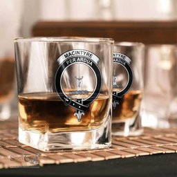ScotsTee Shop Scottish MacIntyre Ancient Clan Crest Decanter Set Scottish Glass Decanter and Glasses in Thistle Wooden Box