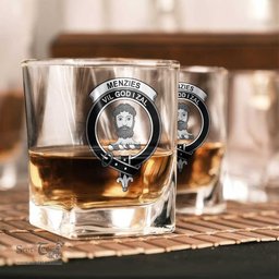 ScotsTee Shop Scottish Menzies Black & White Ancient Clan Crest Decanter Set Scottish Glass Decanter and Glasses in Thistle Wooden Box