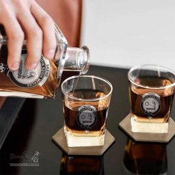 ScotsTee Shop Scottish Skene Modern Clan Crest Decanter Set Scottish Glass Decanter and Glasses in Thistle Wooden Box