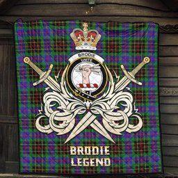 ScotsTee Shop Scottish Brodie Hunting Modern Clan Crest Tartan Quilt The Golden Sword of Courageous Legacy Quilt
