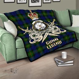 ScotsTee Shop Scottish Gunn Modern Clan Crest Tartan Quilt The Golden Sword of Courageous Legacy Quilt