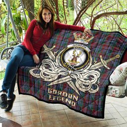 ScotsTee Shop Scottish Gordon Red Clan Crest Tartan Quilt The Golden Sword of Courageous Legacy Quilt