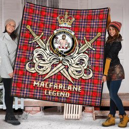 ScotsTee Shop Scottish MacFarlane Modern Clan Crest Tartan Quilt The Golden Sword of Courageous Legacy Quilt
