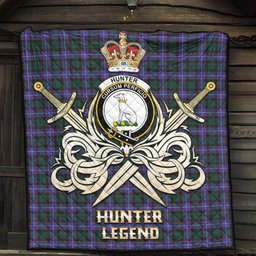 ScotsTee Shop Scottish Hunter Modern Clan Crest Tartan Quilt The Golden Sword of Courageous Legacy Quilt