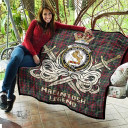 ScotsTee Shop Scottish MacIntosh Hunting Modern Clan Crest Tartan Quilt The Golden Sword of Courageous Legacy Quilt
