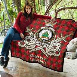 ScotsTee Shop Scottish Grant Modern Clan Crest Tartan Quilt The Golden Sword of Courageous Legacy Quilt