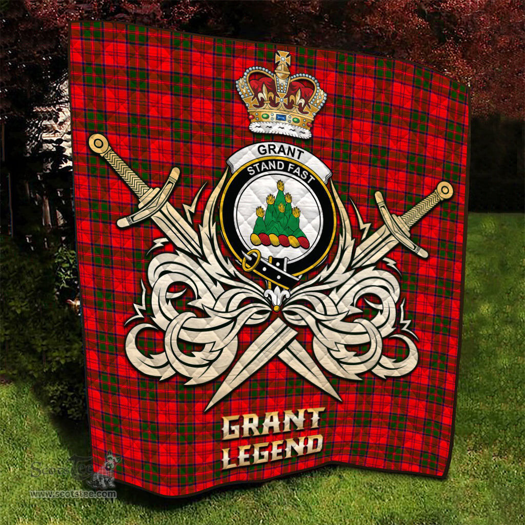 ScotsTee Shop Scottish Grant Modern Clan Crest Tartan Quilt The Golden Sword of Courageous Legacy Quilt
