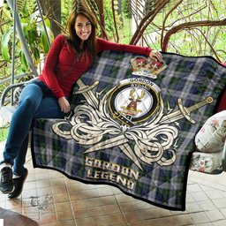 ScotsTee Shop Scottish Gordon Dress Clan Crest Tartan Quilt The Golden Sword of Courageous Legacy Quilt