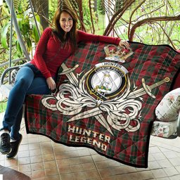 ScotsTee Shop Scottish Hunter USA Clan Crest Tartan Quilt The Golden Sword of Courageous Legacy Quilt