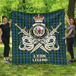 ScotsTee Shop Scottish Lyon Clan Crest Tartan Quilt The Golden Sword of Courageous Legacy Quilt
