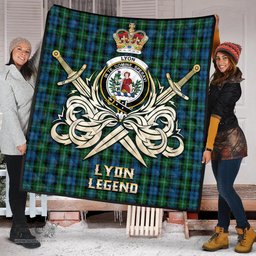 ScotsTee Shop Scottish Lyon Clan Crest Tartan Quilt The Golden Sword of Courageous Legacy Quilt