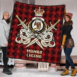 ScotsTee Shop Scottish Munro Black and Red Clan Crest Tartan Quilt The Golden Sword of Courageous Legacy Quilt