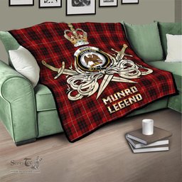 ScotsTee Shop Scottish Munro Black and Red Clan Crest Tartan Quilt The Golden Sword of Courageous Legacy Quilt