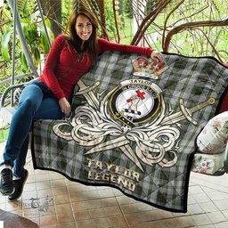 ScotsTee Shop Scottish Taylor Dress Clan Crest Tartan Quilt The Golden Sword of Courageous Legacy Quilt