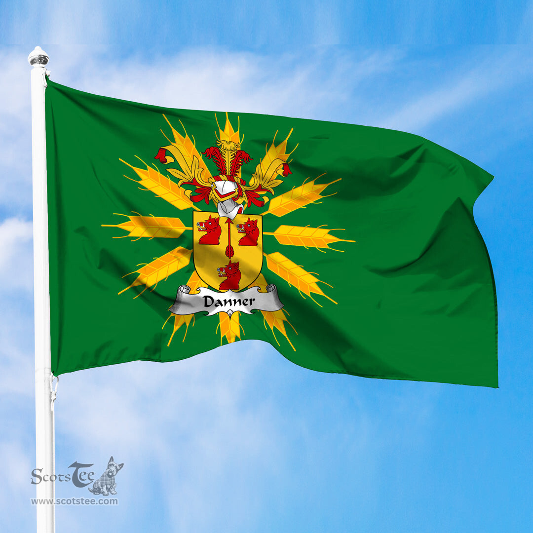 ScotsTee Shop Scottish Danner Coat of Arms in Flag of Tiree Scotland Green and Gold Land of Barley Flag