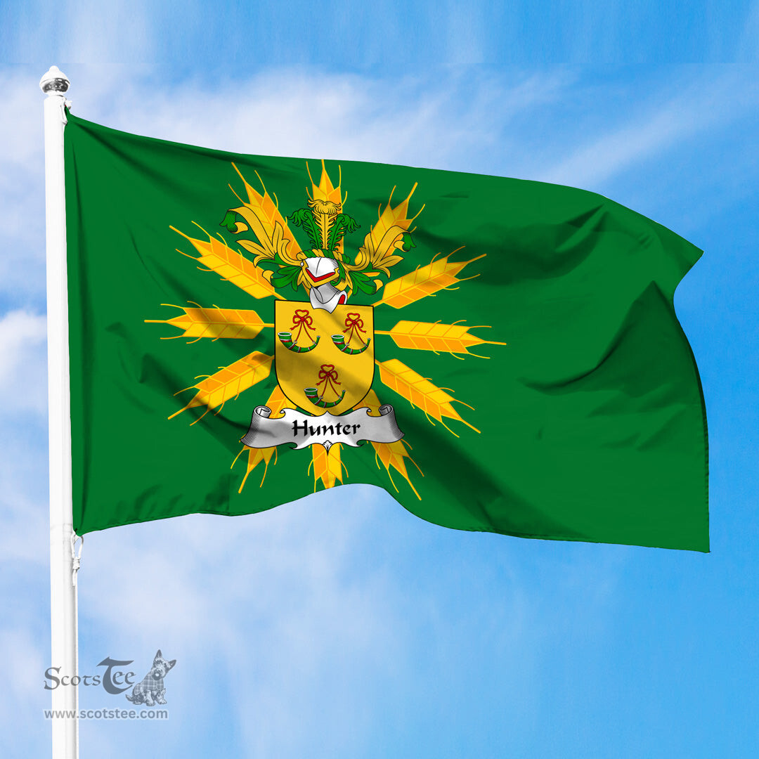 ScotsTee Shop Scottish Hunter Coat of Arms in Flag of Tiree Scotland Green and Gold Land of Barley Flag