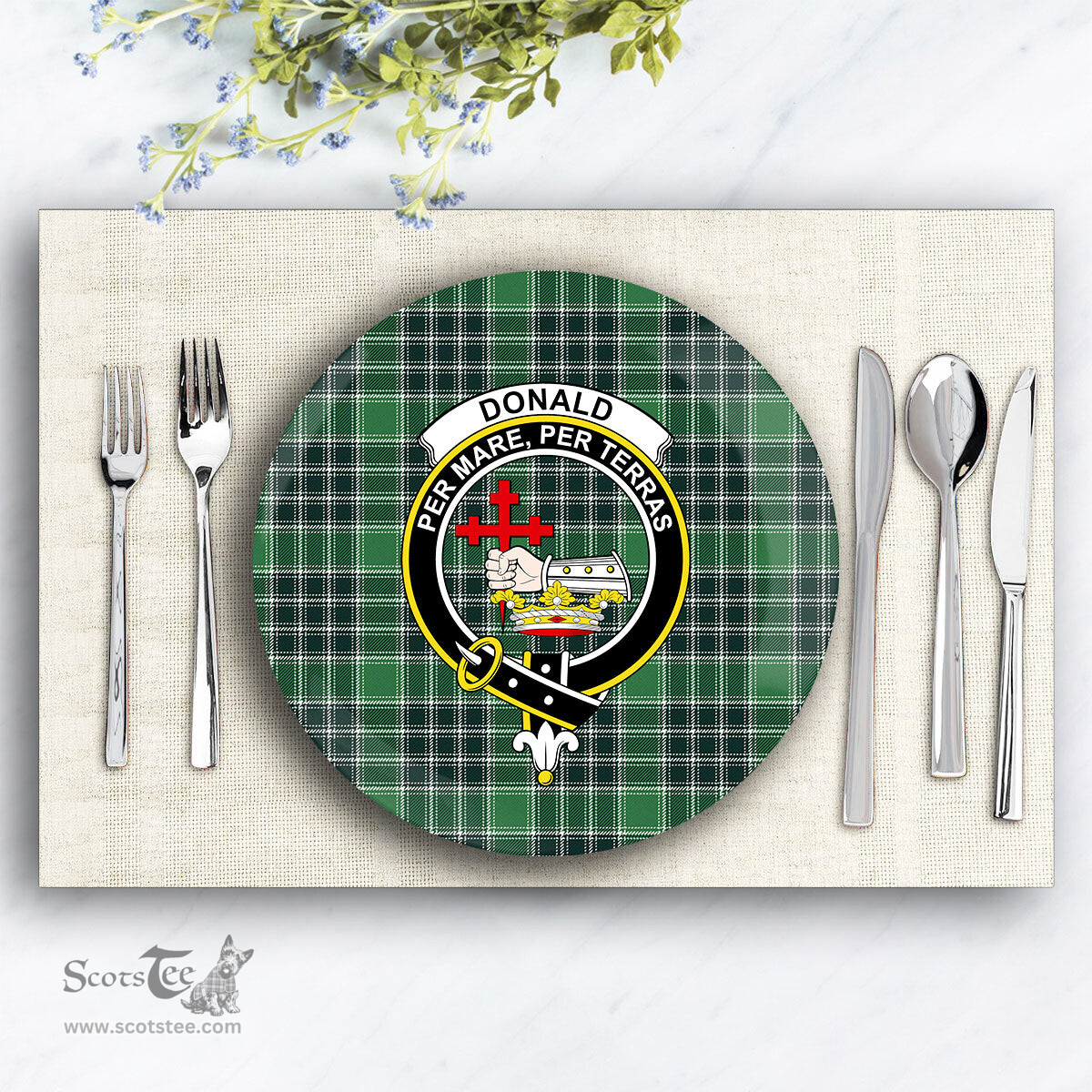 ScotsTee Shop Scottish Donald Lord of the Isles Hunting Modern Crest Tartan Ceramic Plate