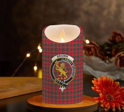 ScotsTee Shop Scottish Brown of Castledean (Broun of Castledean) Modern Crest Tartan Flameless Candles