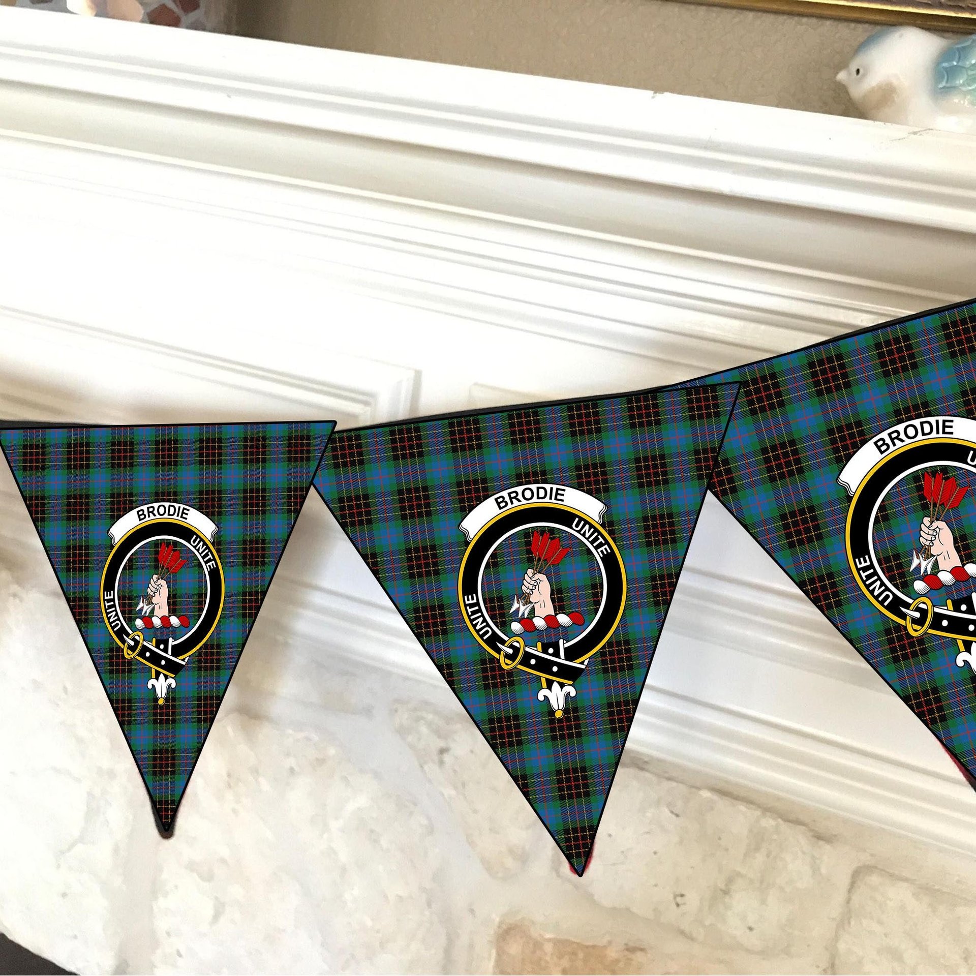 ScotsTee Shop Scottish Brodie Hunting Ancient Crest Tartan Triangle Flags Tartan Bunting, Pennants (12pcs)