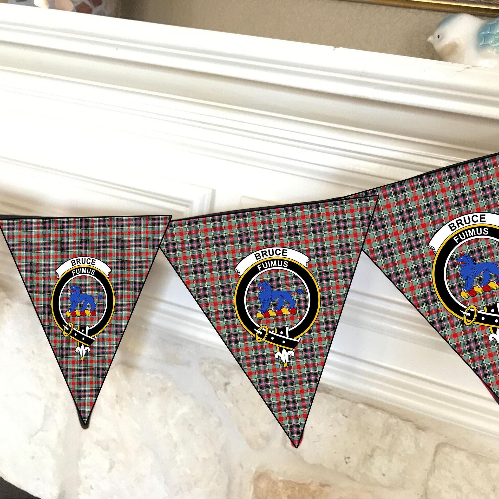 ScotsTee Shop Scottish Bruce of Kinnaird Modern Crest Tartan Triangle Flags Tartan Bunting, Pennants (12pcs)