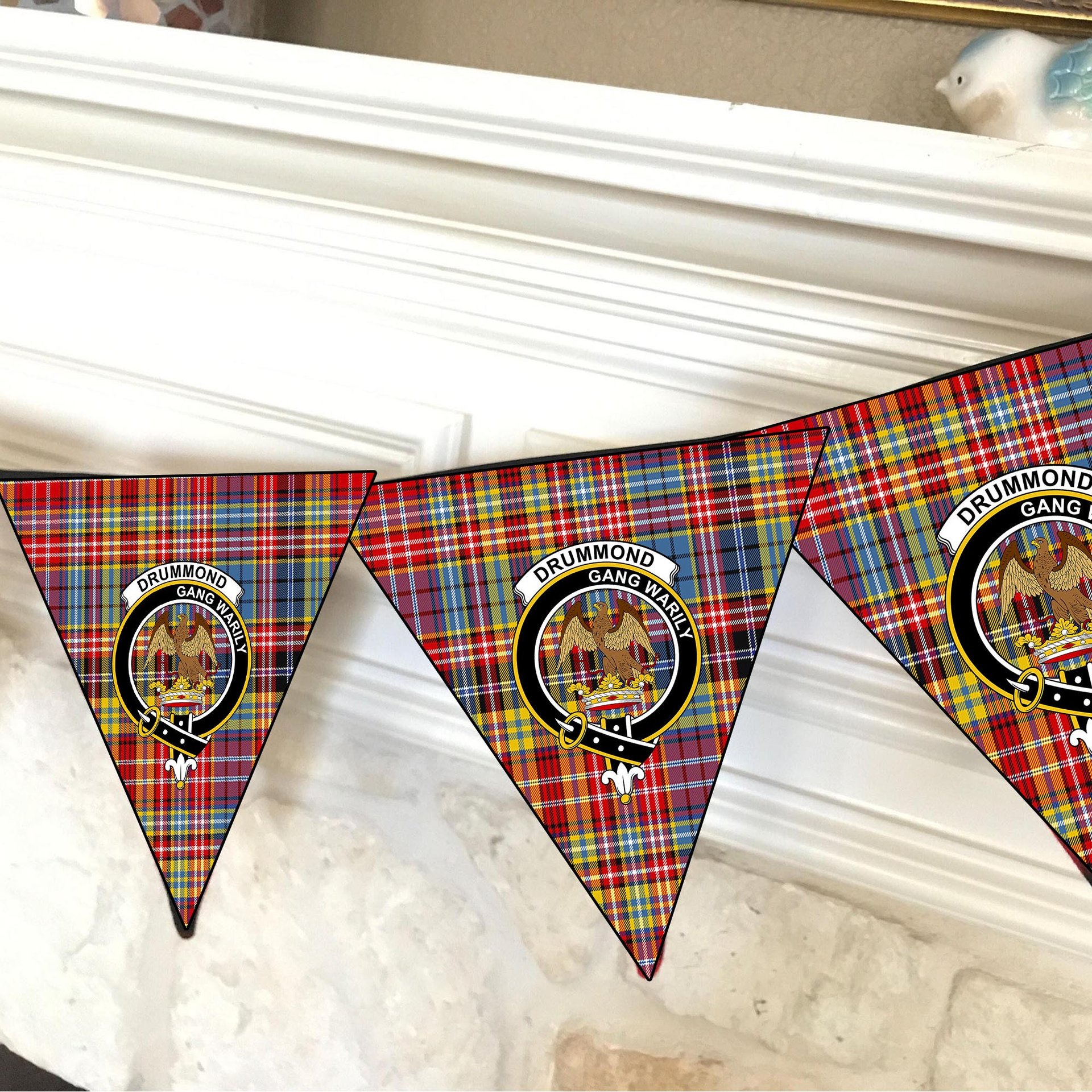 ScotsTee Shop Scottish Drummond of Strathallan Modern Crest Tartan Triangle Flags Tartan Bunting, Pennants (12pcs)