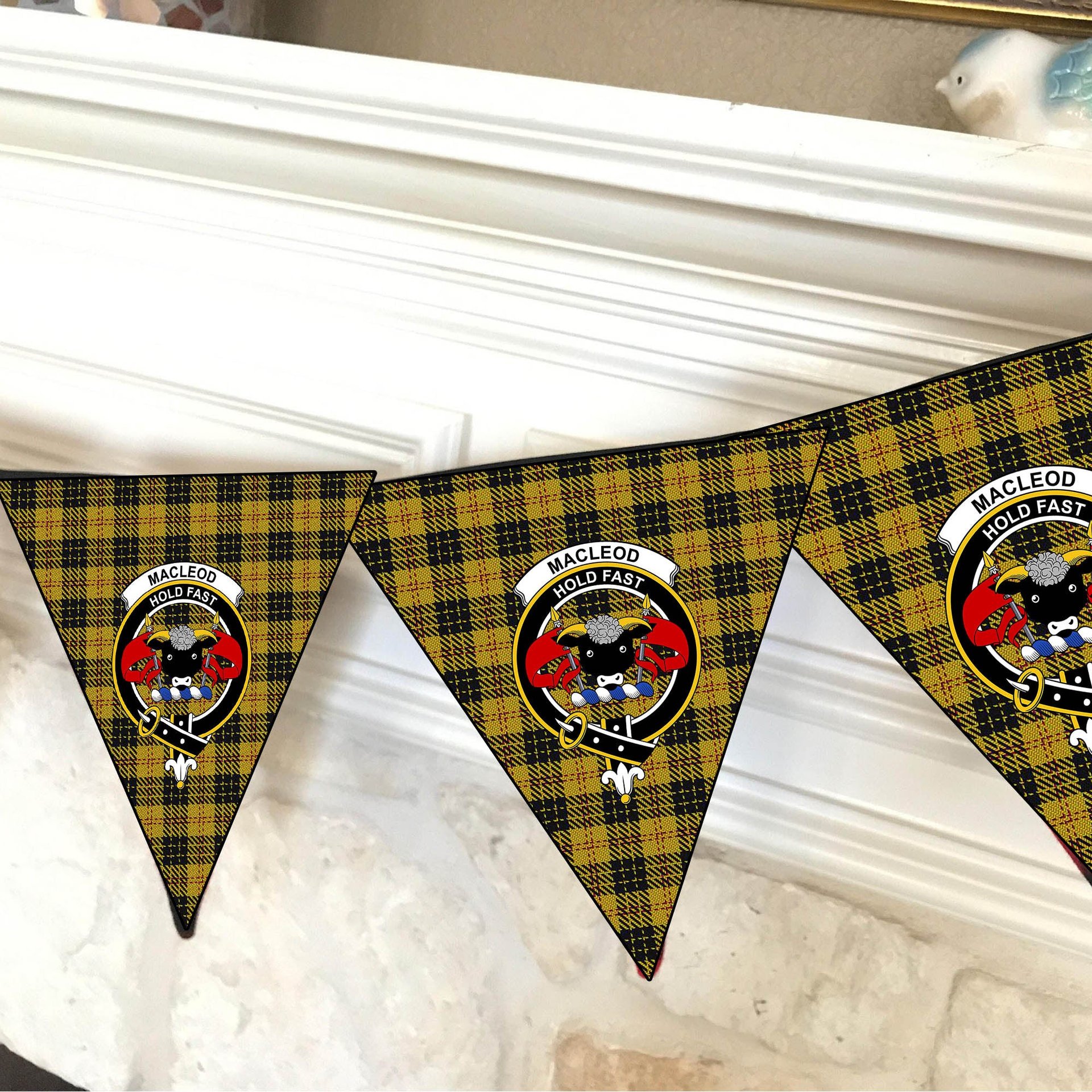 ScotsTee Shop Scottish MacLeod 1831 Crest Tartan Triangle Flags Tartan Bunting, Pennants (12pcs)