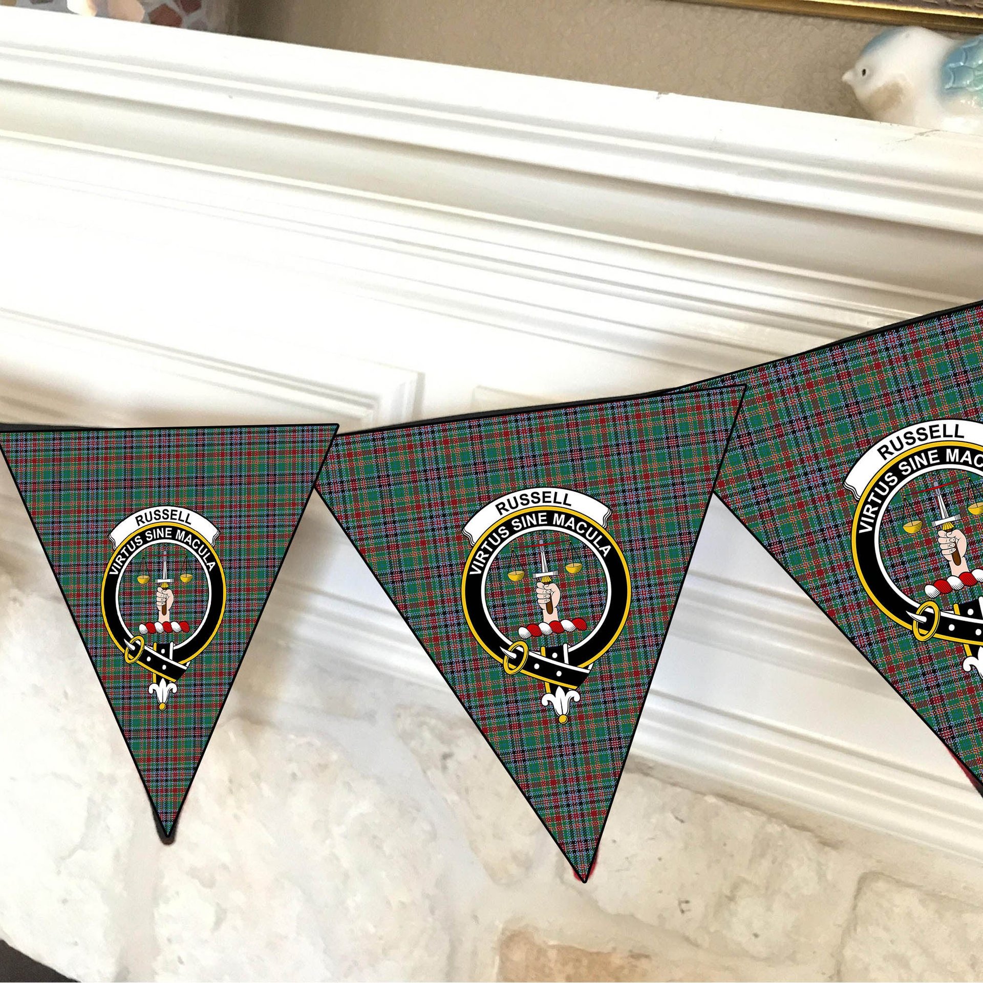 ScotsTee Shop Scottish Russell Old Ancient Crest Tartan Triangle Flags Tartan Bunting, Pennants (12pcs)