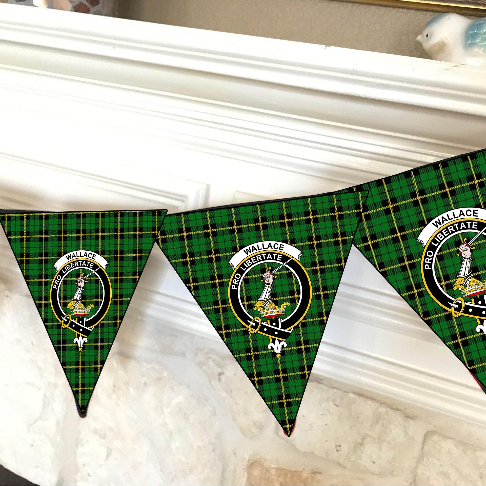 ScotsTee Shop Scottish Wallace Hunting - Green Crest Tartan Triangle Flags Tartan Bunting, Pennants (12pcs)
