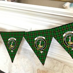 ScotsTee Shop Scottish Wallace Hunting - Green Crest Tartan Triangle Flags Tartan Bunting, Pennants (12pcs)