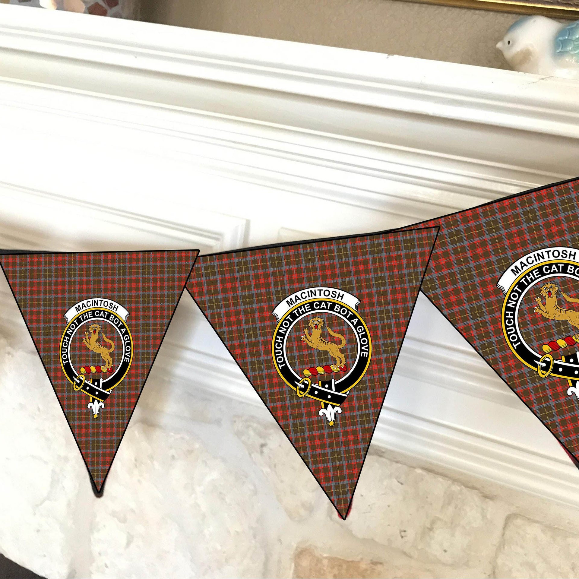 ScotsTee Shop Scottish MacIntosh Hunting Weathered Crest Tartan Triangle Flags Tartan Bunting, Pennants (12pcs)