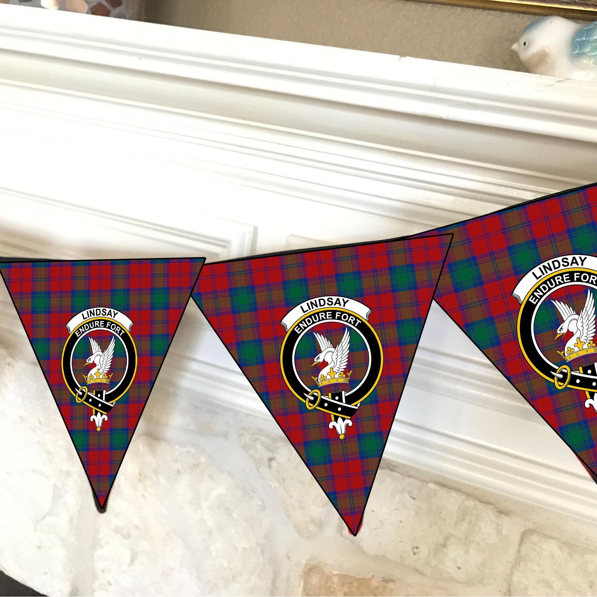 ScotsTee Shop Scottish Lindsay Modern Crest Tartan Triangle Flags Tartan Bunting, Pennants (12pcs)