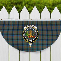 ScotsTee Shop Scottish McThomas Hunting Ancient Crest Tartan Non-Pleated Fan Flag Bunting Banner