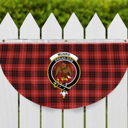 ScotsTee Shop Scottish Munro Black and Red Ancient Crest Tartan Non-Pleated Fan Flag Bunting Banner