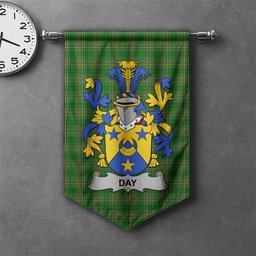 ScotsTee Shop Irish Day Clan Coat of Arms Irish Tartan Gonfalon Flag