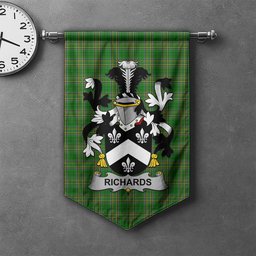 ScotsTee Shop Irish Richards Clan Coat of Arms Irish Tartan Gonfalon Flag