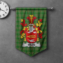 ScotsTee Shop Irish Wilde Clan Coat of Arms Irish Tartan Gonfalon Flag