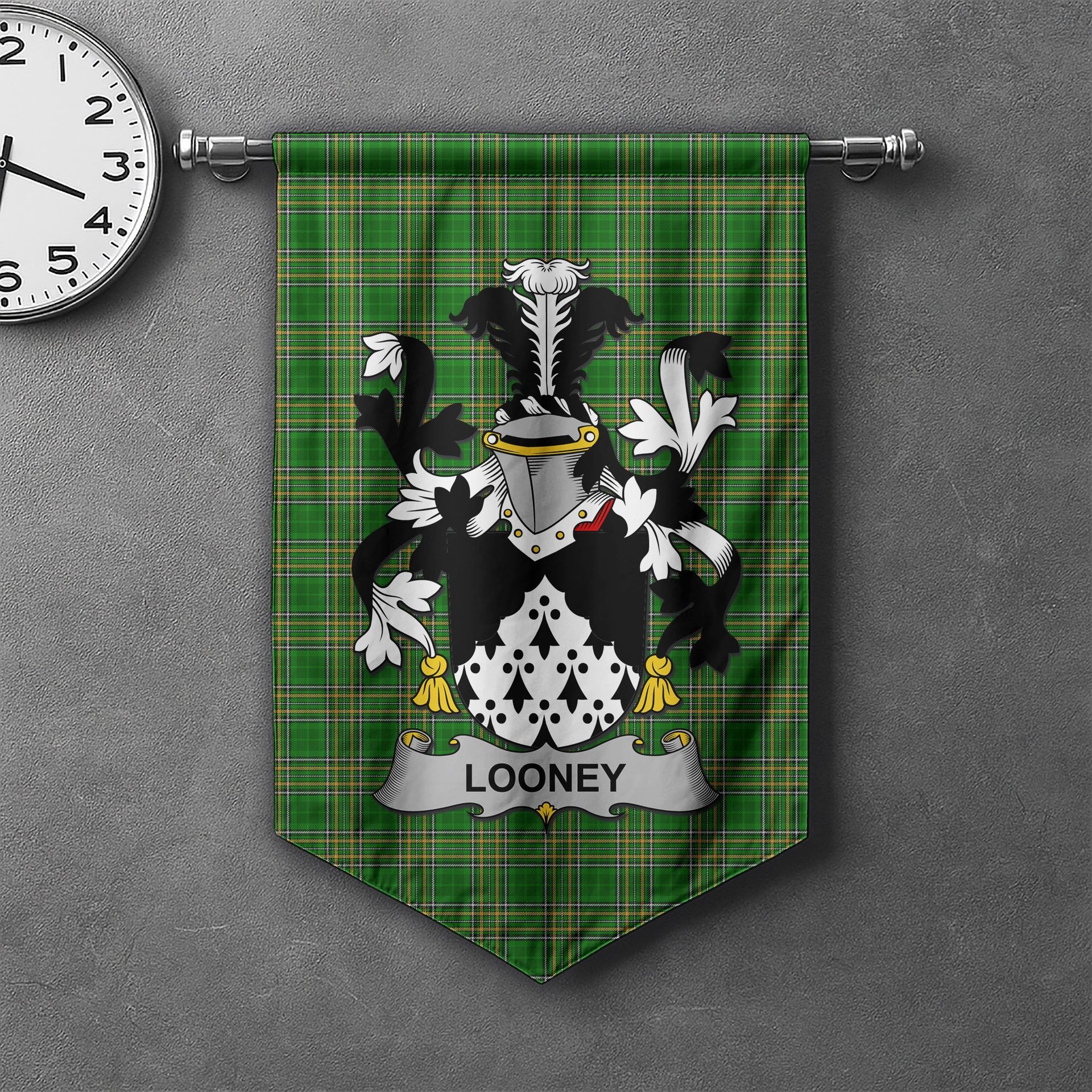 ScotsTee Shop Irish Looney or O'Lunney Clan Coat of Arms Irish Tartan Gonfalon Flag