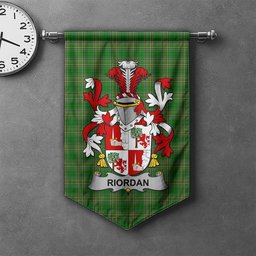ScotsTee Shop Irish Riordan or O'Rearden Clan Coat of Arms Irish Tartan Gonfalon Flag