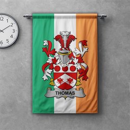 ScotsTee Shop Irish Thomas Clan Coat of Arms Irish Tartan Gonfalon Flag